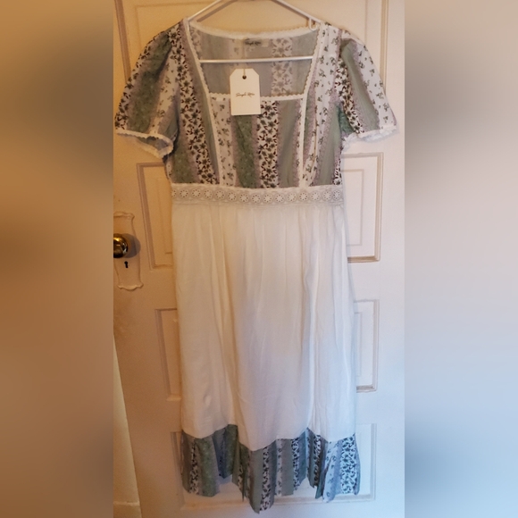 Simple Retro Cottage Dress - Picture 5 of 8